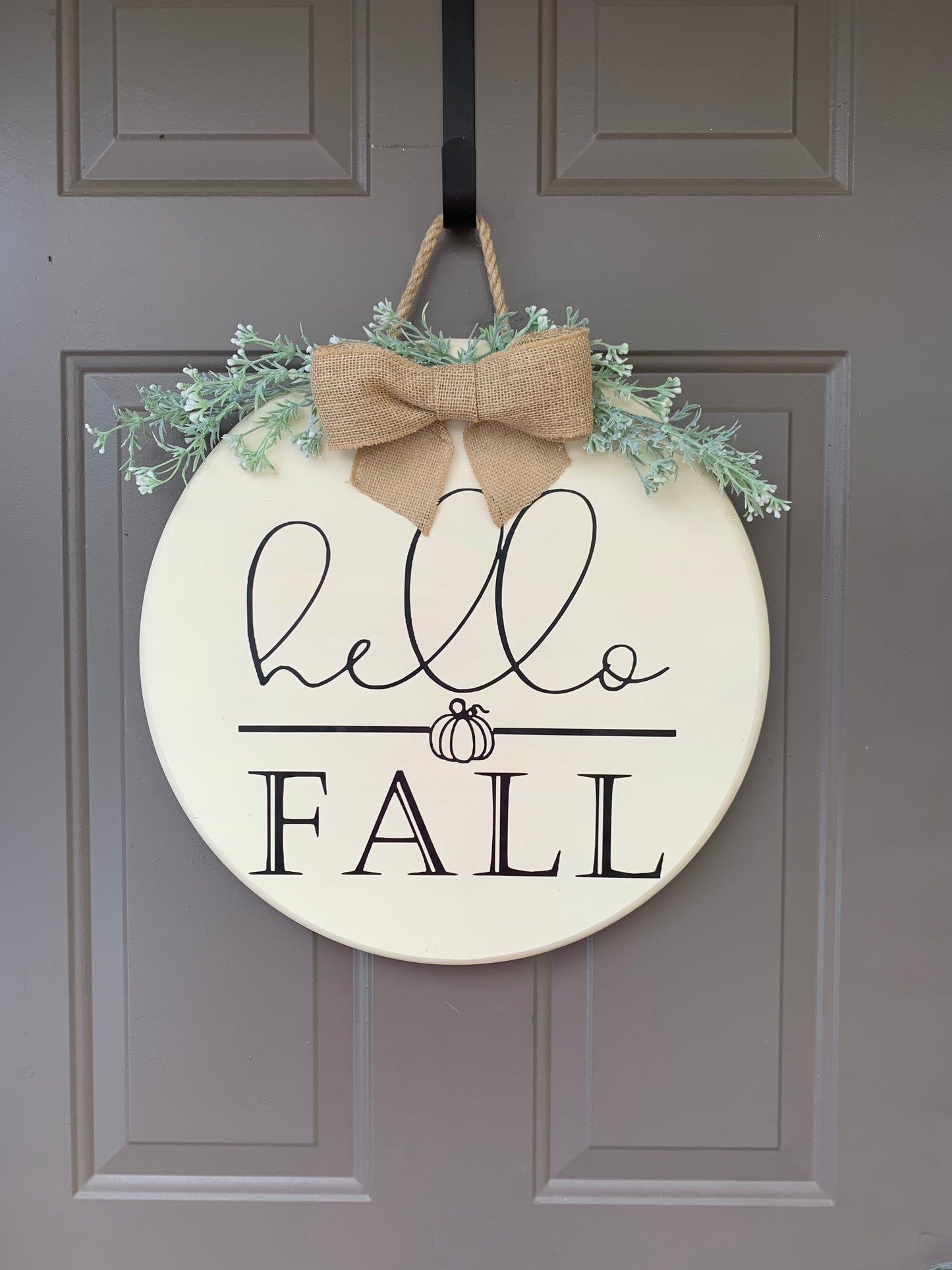 Hello Fall 18” Wood Round Sign